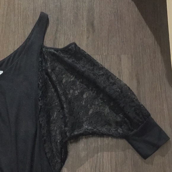 Beautiful Cold Shoulder Top - Picture 3 of 5